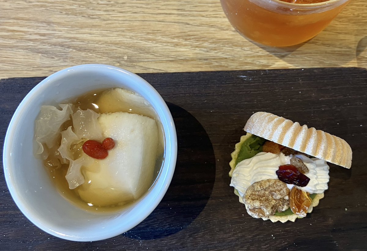 drdrd_zatta's tweet photo. ✈️二戦目観てきたよ😭

3Ｑ終わったあたりで白目剥きかけたし
そこら辺から震えて全然写真撮れなかった

摂取したカロリーと応援📣に費やしたカロリーが釣り合わないので甘味をば

明日も現地行きたい
勝ったから寿司買って帰ります https://t.co/vs8i6Oqcx0