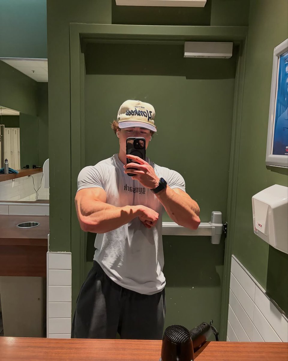Alpha Zach tweet media