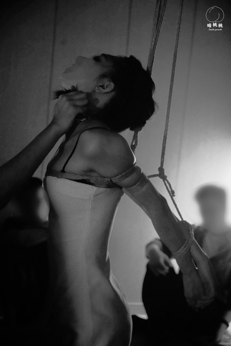 Vespera_AAA's tweet photo. 🐚

R：@Kuma_shibari 
V：darkpeach
#shibari #紧缚 https://t.co/OEE7iTUtTX