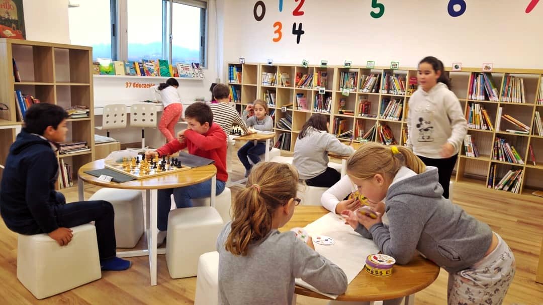 RodrigJG's tweet photo. 👉https://t.co/eHDEx1dzfw
📌 En este colegio de Pontevedra, la biblioteca sostiene proyectos, lectura, oralidad, trabajo internivelar y producción cultural. Otra forma de entender lo público.
Sumérgete en esta experiencia: 
https://t.co/eHDEx1dzfw
📌 #post en #blog #EscuelasEnRed en @el_pais @elpaiseducacion 
Gracias a la colaboración del @ascovassexto, Paulo Nogueira Oporto, @Magoiabodega, Cristina Mendez Arosa
*Toda la información* 👇
📑 https://t.co/hqlag1krts
📌 https://t.co/bixEqYma5P
#Educación #Sociedad #AsCovas_Meaño #Pontevedra #Galicia #Educaciónprimaria #Innovacióneducativa #Aprendizaje #Pedagogía #Infancia #Profesorado #Biblioteca #Familia
#Lectura #innovación #CalidadEducativa #DocentesInnovadores #colaboración #AprendizajeActivo #educacióncrítica #formación #estudiantes 
@CPR_Zafra @CPR_Talarrubias @CPRdbv @cepdegranada @ceplora @cepantequera @cepal_onu @CRFPCLM @CPHuesca @adrinapi16 @BlooomPaula @PlanaJordi @Edutilia @da_dedo @InnovaEducAr @joandomenechfra @juliorogero @montse_milan @jordi_a @rocioanguita @isabelgalvin @EnriqueJDiez @jmsanchog @jmsanchogil @Nacho0057 @Jose_Luis_Pazos @pedrobadia1963 @jemarreroacost1 @geosaura @RosaVRecio @conlamareaverde @CCOOEducaMa @atianaf
