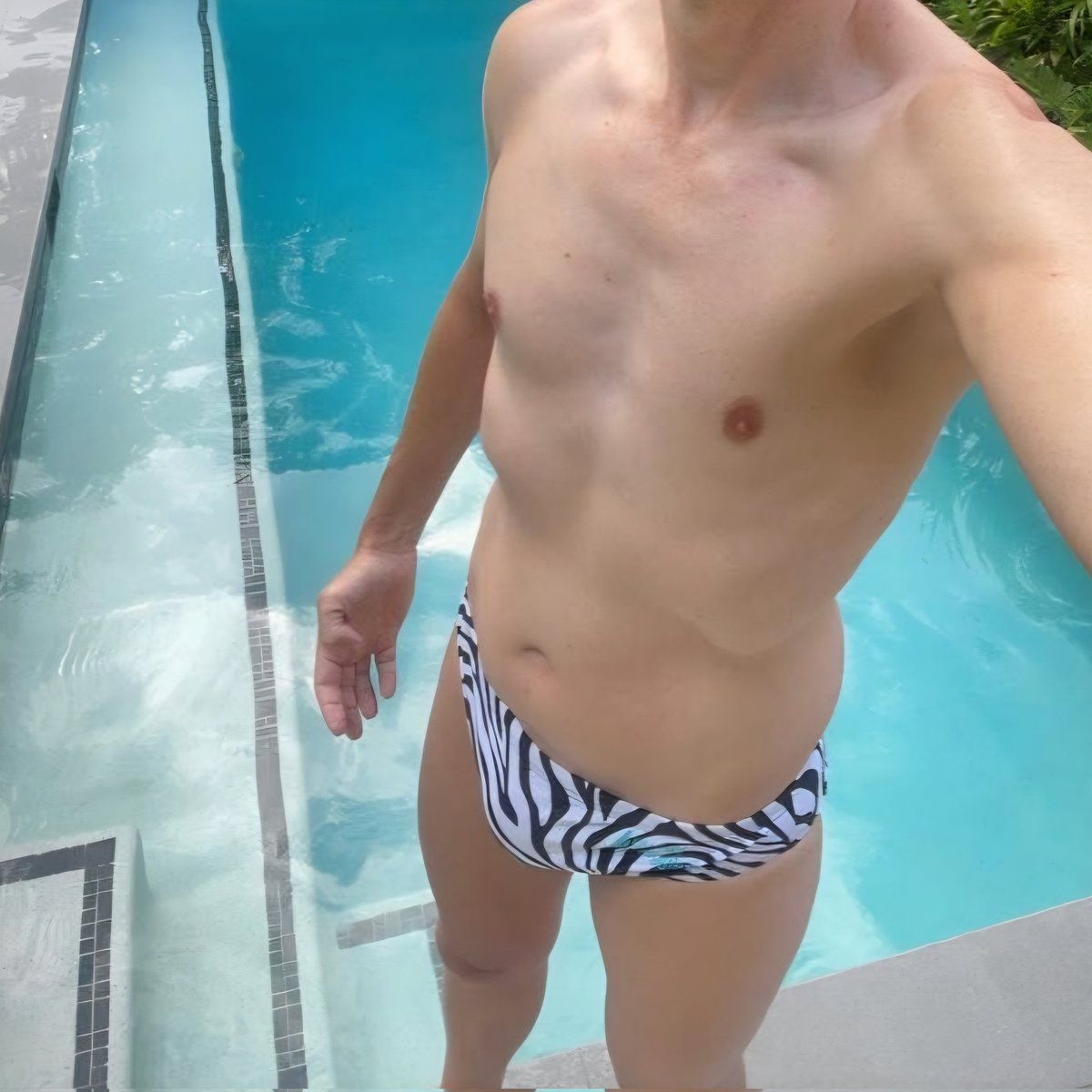 CheekeeConnor's tweet photo. Long-time follower just slid into my DMs wanting a photoshoot 🔥

He’s convinced his body isn’t ‘camera ready’… but I think he’s absolutely stunning.

Who’s with me? Drop a 🔥 or ‘YES’ in the comments — is he ready or not? Let’s convince him 👀 https://t.co/69yzlwBOh1