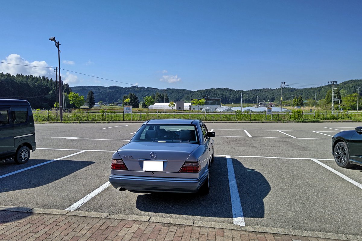 FerrariHn17's tweet photo. 昨年秋から燃料漏れにより車屋に預けっぱなしだったW124
ドイツ本国にオーダーしていた燃料ホースがやっと届き、ゴールデンウィーク中に帰ってきました✌

まだまだ手をかけないといけない部分が多いですが、じっくりと乗っていきたいと思います😊 https://t.co/ILvToDbtum