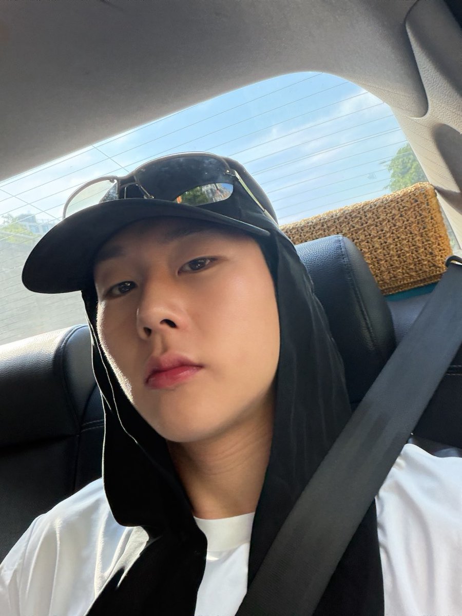 260510 #주헌 버블 🫧
🐝 해피 주마알~~~~
🐝 날씨가 와아아아아아어어어아
🐝 나 오늘 뭐 안찍어… 구냥 날씨가 좋아서 ㅎㅎ
🐝 구냥 오늘 친구들 하고 밥먹고!! 작업두 하고 그러기루 해서!!
🐝 아 밥을 뭐먹지…
🐝 디집어지게 맛있는걸 먹구싶단 말이야??
🐝 쓰읍 약간 밀면에 만두 썸띵도 좋고