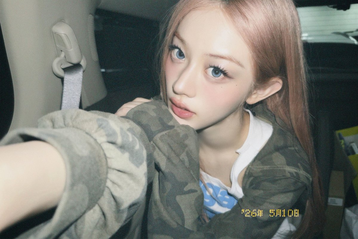 MINJU looks so gorgeous in newly shared photos on Weverse!

#ILLIT #아일릿 #MINJU <a href="/ILLIT_official/">ILLIT official</a>