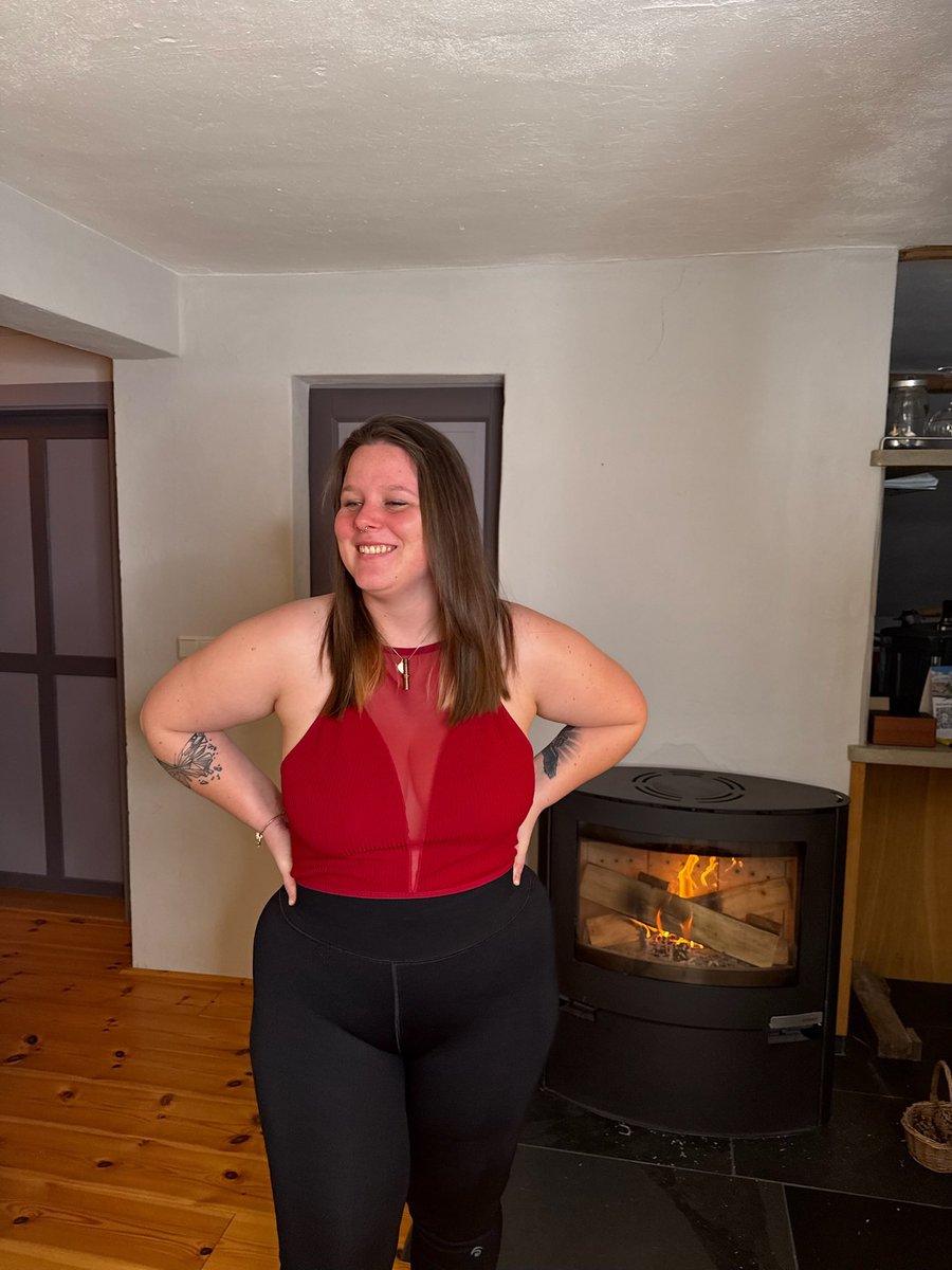yourbbymaddy's tweet photo. This is a perfectly healthy body, agree? 💕 https://t.co/BvFy0tKmVw