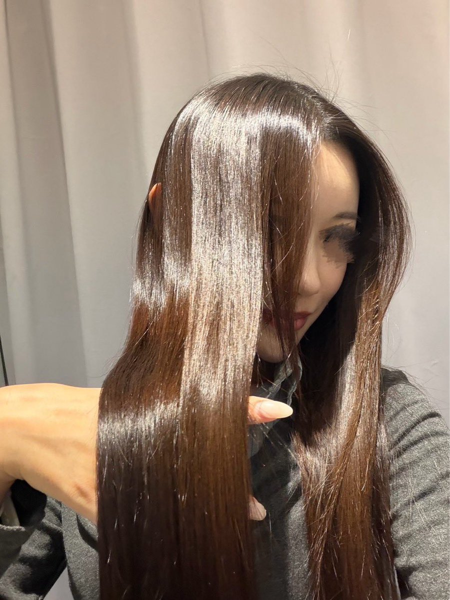 nnnchanpoyon's tweet photo. ヘアケアも成分で選んで欲しい。PPTケラチン*が高濃度*¹配合されてるこのシャンプー、ダメージ補修と艶感に着目してるらしくて、髪の潤いとまとまり感が欲しい日に◎ダメージで空洞化*²した髪の内部まで浸透補修されて艶感が出る仕組みらしい。新商品の”セカンドインパクト”、是非見てみて🥺【PR】 https://t.co/JQIwevAbWz