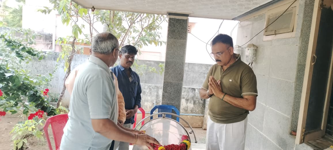 GURUDEVJEE's tweet photo. great sorrow that I inform you of the passing of my father, Nelli Sanyasi Raju, a IAF  (GTA) and Retired Security Officer at HSL Your condolences and prayers for the deceased would be greatly appreciated. Om Shanti** https://t.co/O0SLakwH1T