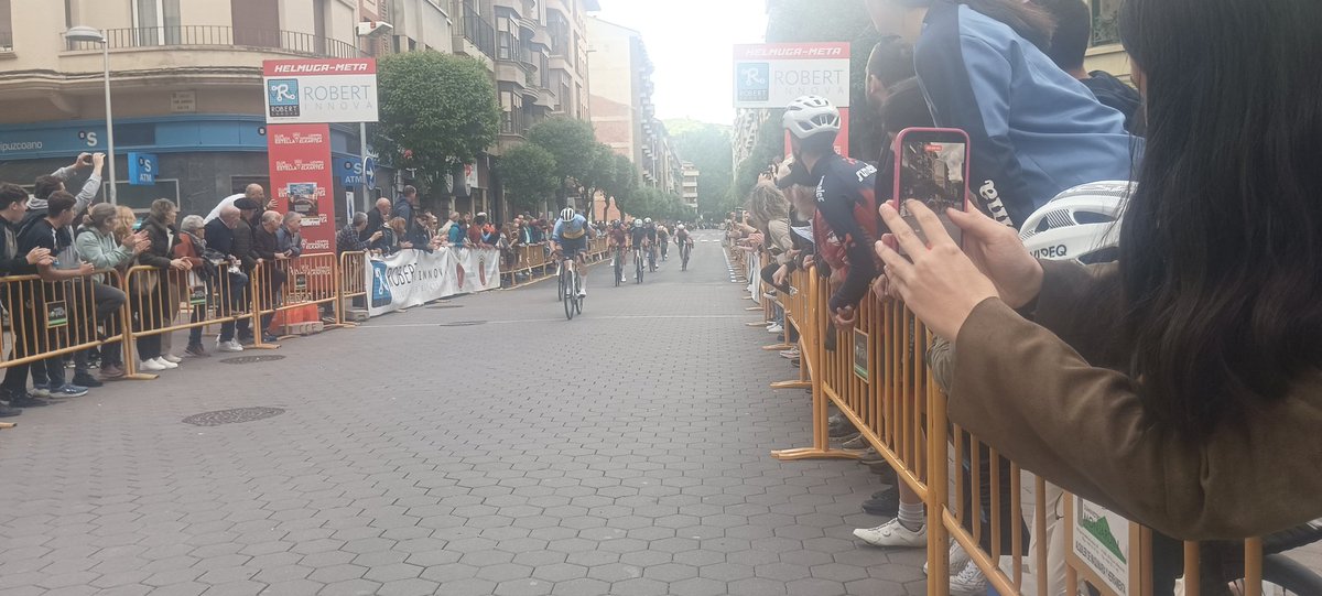 CiclistaFisgon's tweet photo. Eneko Ugartemendia del @Danenake gana el #trofeorobertinnova by el @CcestellaL 
Campeonato Navarro Junior https://t.co/V666mUF5hu