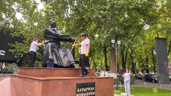 В Шымкенте прошла экологическая и патриотическая акция «Таза Қазақстан» otyrar.kz/2026/05/v-shym…
В Шымкенте в рамках акции «Таза Қазақстан» прошли масштабные работы по благоустройству и санитарной очистке города. В мероприятиях приняли участие жители, волонтеры, школьники и ро ...