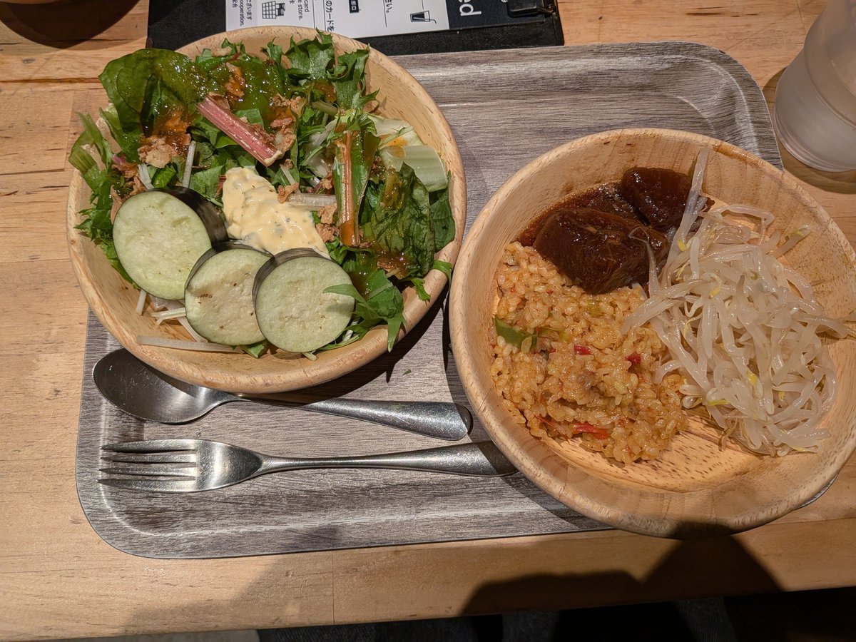 barrel_qb's tweet photo. 野菜食べて野菜食べて野菜食べて犬撫でた https://t.co/rwQCsNWOUE