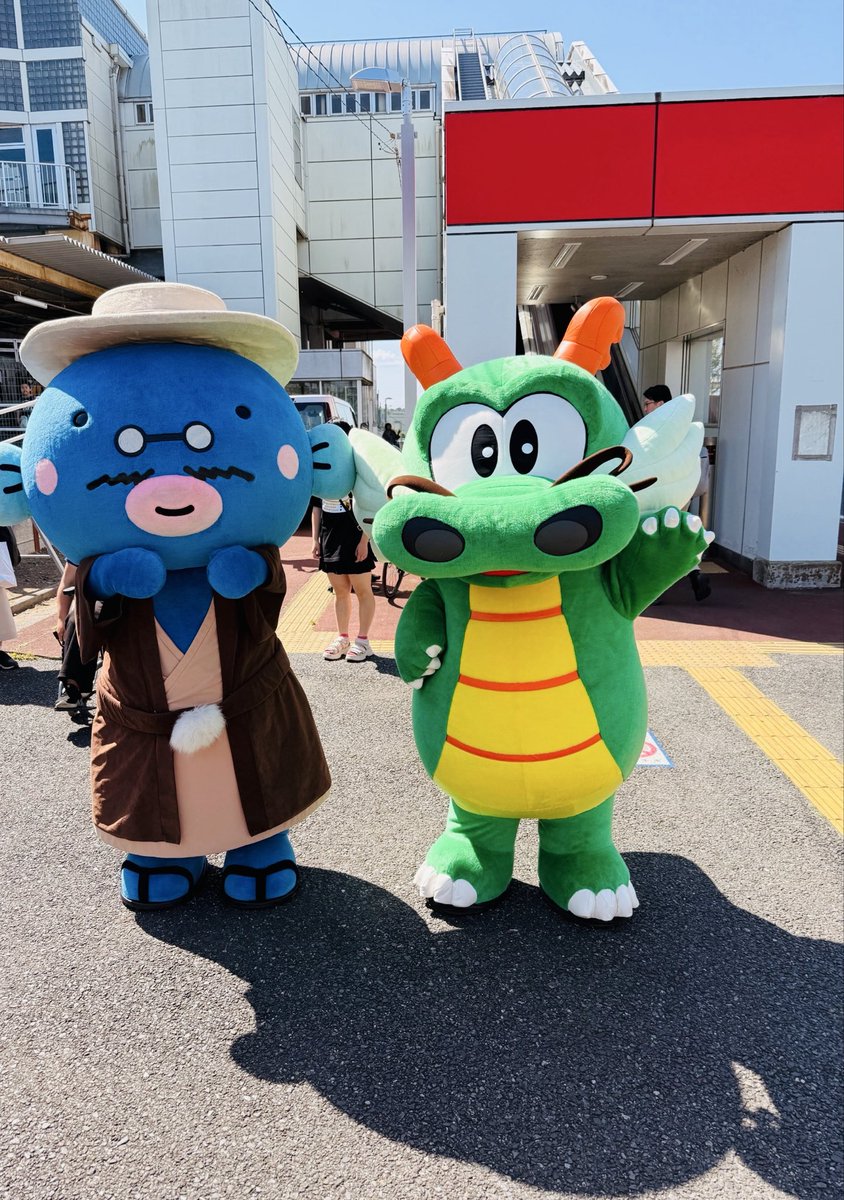 doramu_kun's tweet photo. #成田線活性化協議会 のイベントで #BBBASE のお見送りに #布佐駅 へ参加してきたよー!
#うなきちさん と #うなりくん とパシャリ📸
みんなと会えて嬉しかったな♪ https://t.co/SLdOgtjJOw
