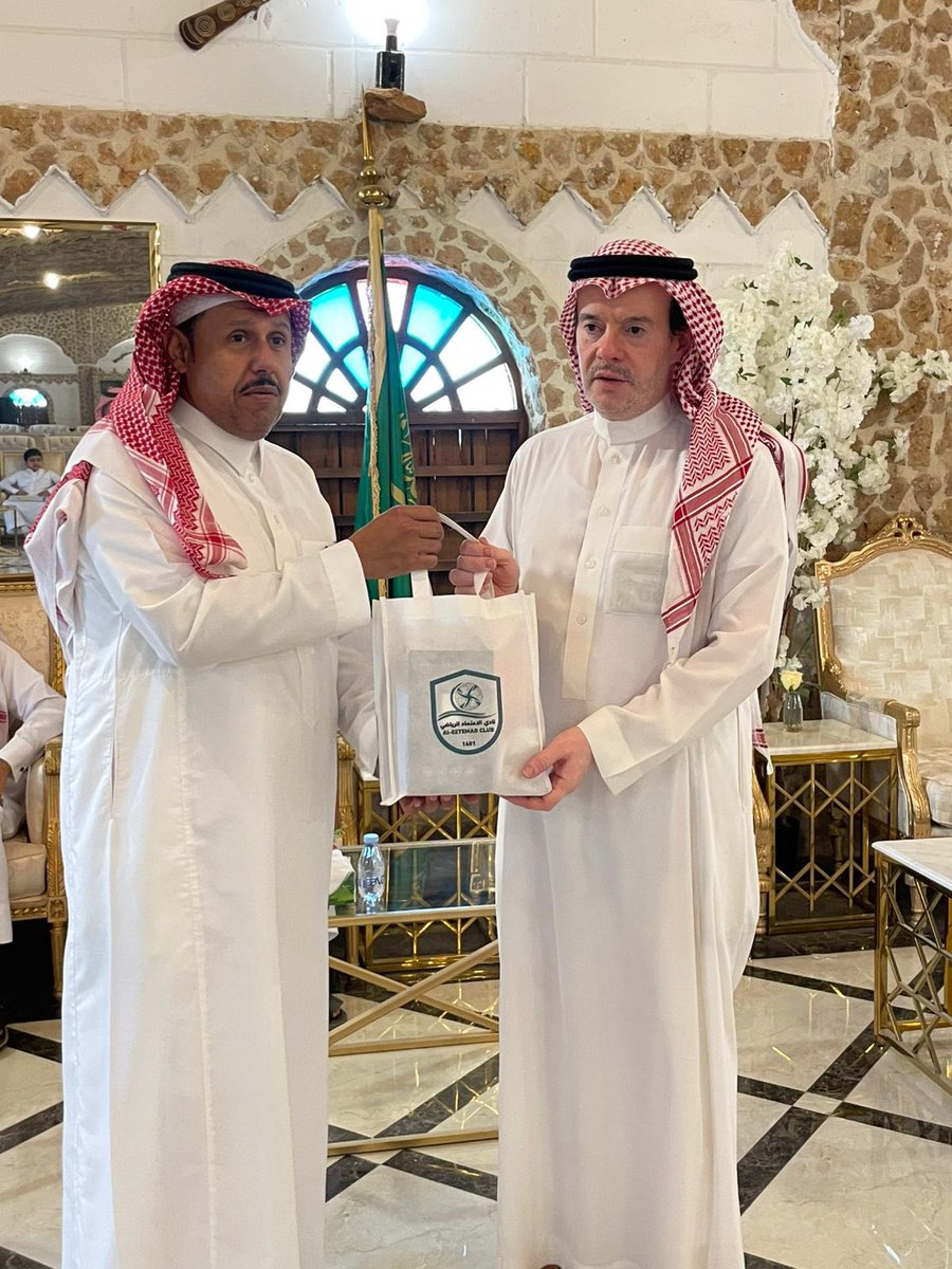 aleeteemad's tweet photo. تكريم الاستاذ محمد بن إبراهيم السويح 
مدرسة الشيخ عبدالله بن محمد ابابطين لتحفيظ القرآن الكريم في روضة سدير https://t.co/kHYCgAW3UZ