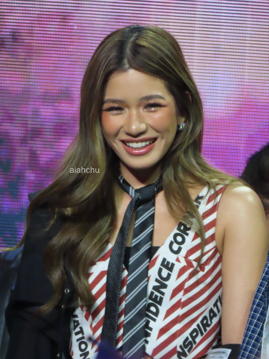vitaiahmin's tweet photo. SHE’S SO HAPPY TODAYYY BUNGISNGIS AIAHKINS I LOVE YOU 😭 

BINI ASAP XP ENERGY

#BINIElevatesASAPXPrience 
#BINIBackOnASAP https://t.co/y05qKwLrUf