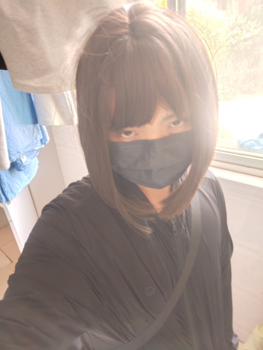 sryker_fox's tweet photo. 感觉自己有种不化妆也能驾驭长发的错觉，照镜子感觉自己好可爱，自拍感觉自己很漂亮，离远了自拍感觉是个丑八怪呜呜呜 https://t.co/TlblXBUNty