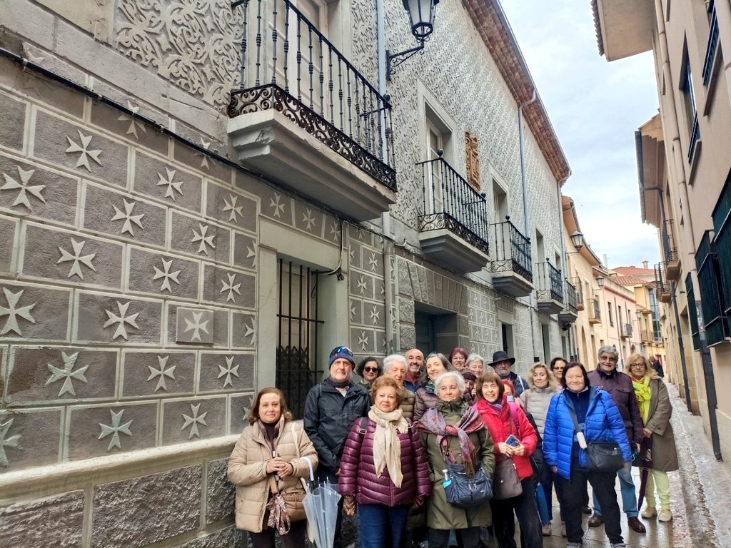 seecmadrid's tweet photo. Muy emocionante habernos podido fotografiar junto a la casa de Agustín García Calvo (sobre todo para algún viajero que fue alumno suyo). https://t.co/wE4kBOz2c4