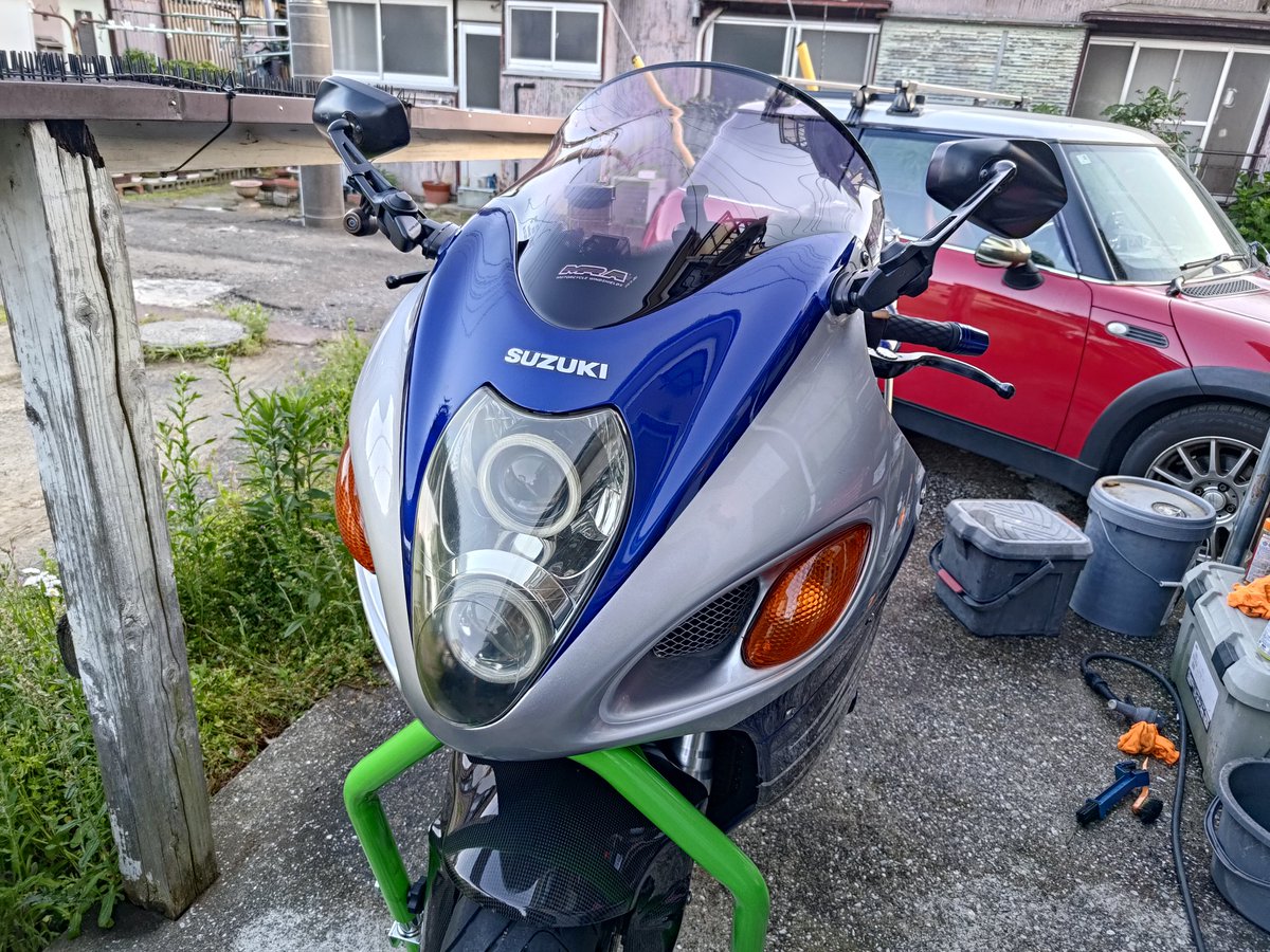 VTR250w's tweet photo. ピッカピカ〜🤩
しばらく乗りたくないと思ってたけどキレイキレイしたら乗りたくなってきたな🤤 https://t.co/9FA8aUwVyO