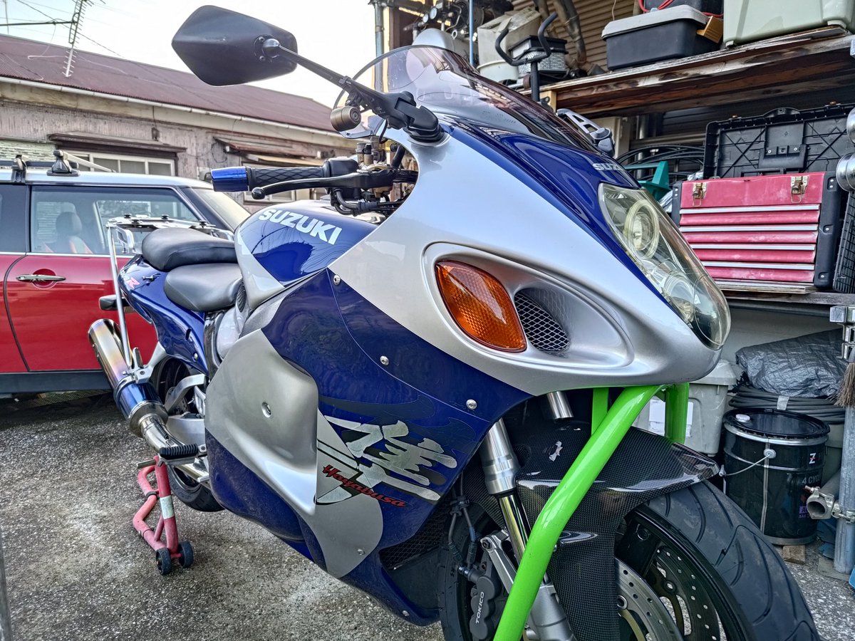 VTR250w's tweet photo. ピッカピカ〜🤩
しばらく乗りたくないと思ってたけどキレイキレイしたら乗りたくなってきたな🤤 https://t.co/9FA8aUwVyO