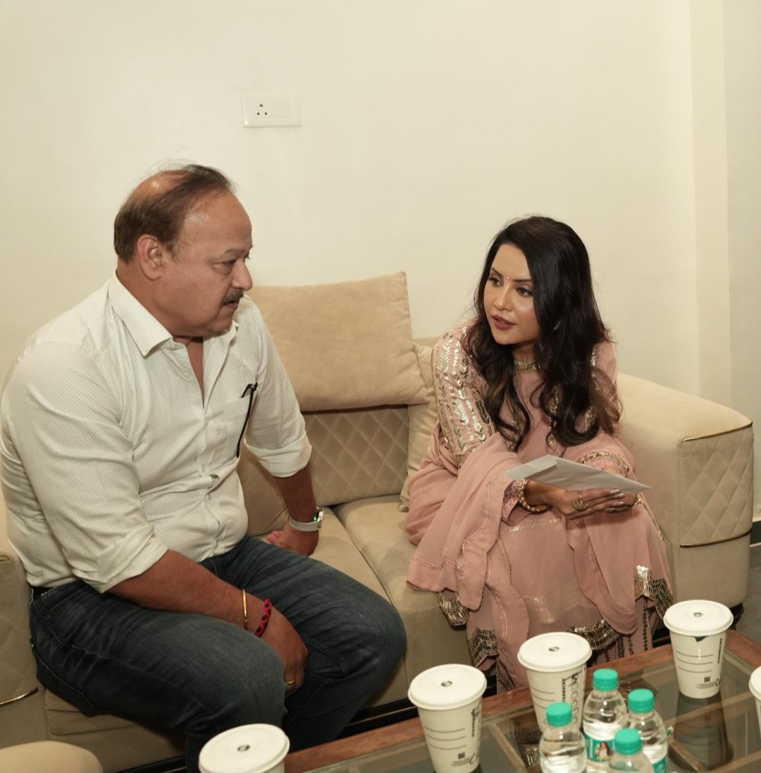 ErandeManoj's tweet photo. Glad to invite Mrs Amruta Fadnavis to the Legendary Bhandarkar Oriential Research Institute, Pune
Thank you for accepting the invite Mam
We hope to see you soon at Bori🙏🏻
@fadnavis_amruta 
@BhandarkarI 
@patwardhanb https://t.co/UDual6KCDa