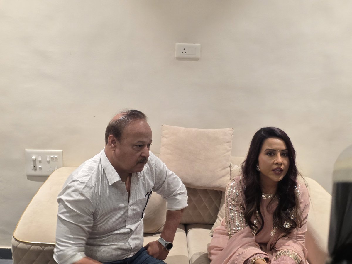 ErandeManoj's tweet photo. Glad to invite Mrs Amruta Fadnavis to the Legendary Bhandarkar Oriential Research Institute, Pune
Thank you for accepting the invite Mam
We hope to see you soon at Bori🙏🏻
@fadnavis_amruta 
@BhandarkarI 
@patwardhanb https://t.co/UDual6KCDa