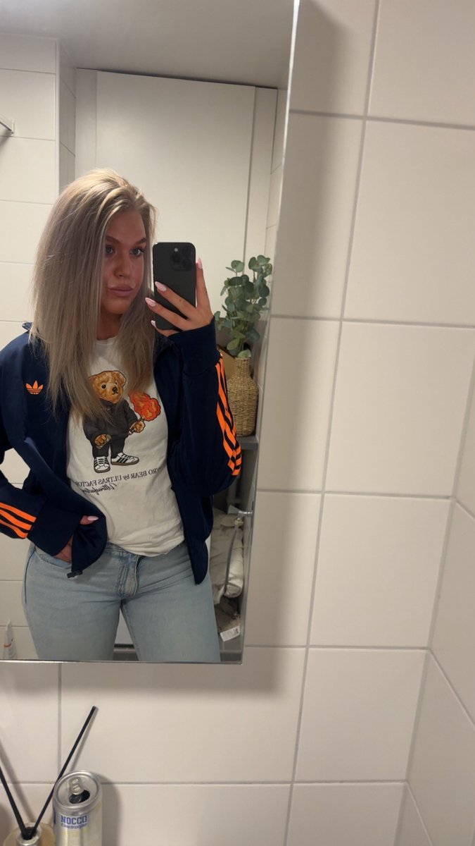 julia tweet media