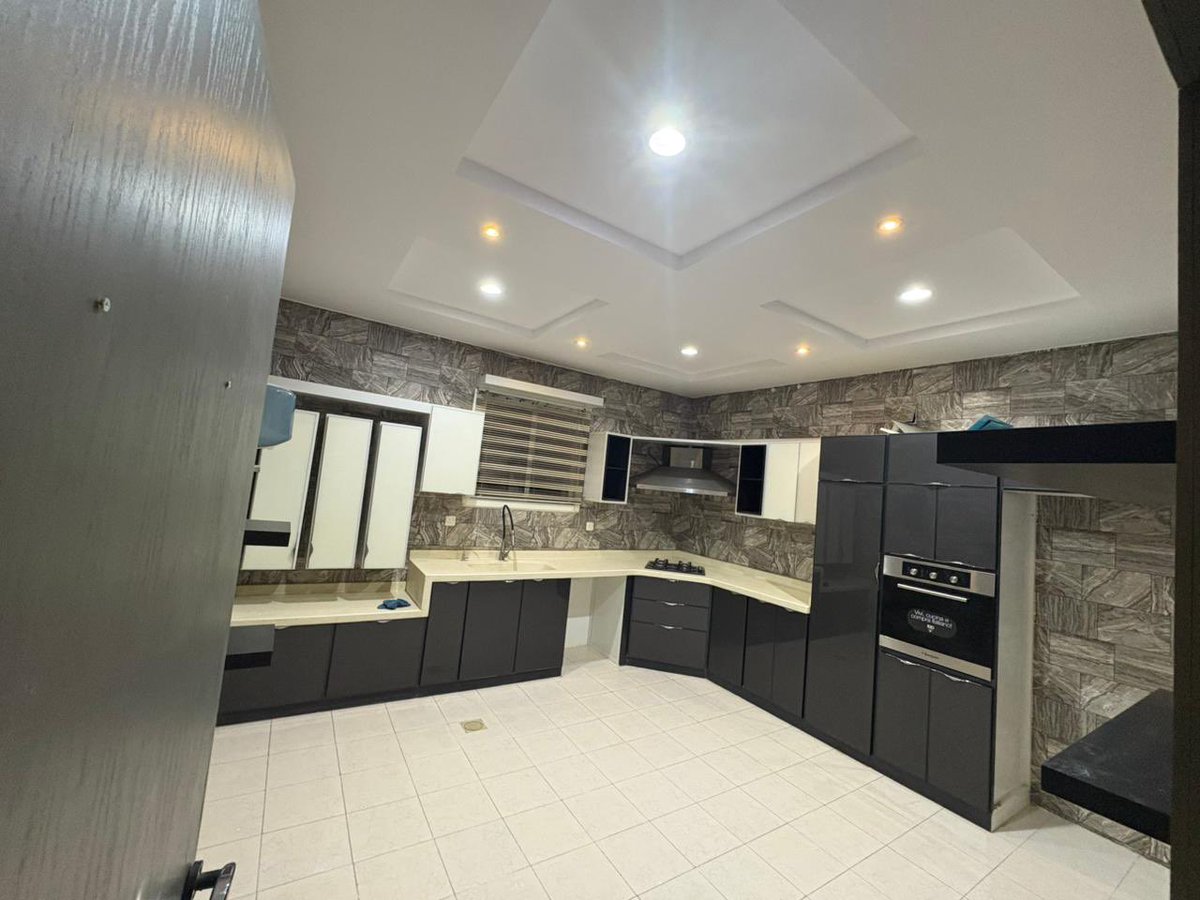 Rana_89_s's tweet photo. 🏡 شقة دورين للبيع بحي السعادة – الرياض  
📍 مساحة 229 م² | درج داخلي 

✨مكونات الدور الأول:
🛋️ مجلس رجال  
🚻 دورة مياه رجال  
🛋️ صالة كبيرة  
🚺 دورة مياه نساء  
🍽️ مطبخ  راكب

✨ الدور الثاني:
🛏️ غرفة نوم ماستر كبيرة مع دورة مياه خاصة  
🛏️🛏️ غرفتين نوم  
🚿 دورة مياه

يتبع 👇🏻 https://t.co/nABUg7liCp