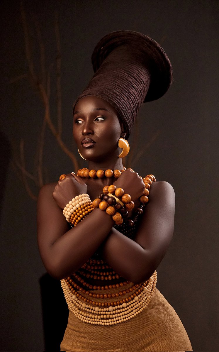 URSULAADONG's tweet photo. Somewhere in Africa 🌍, there's a girl who is very proud of her roots 🪾
■MODEL @NancyUrsula1 
■Designed by @ursulasartwork @NancyUrsula1 
#Proudafrican #Africa #fypシ゚ https://t.co/75sL65hvpe