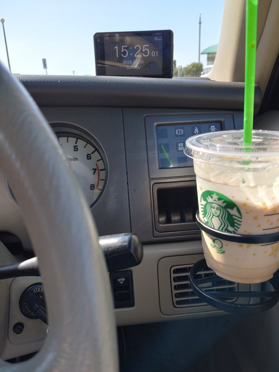 ky44233322's tweet photo. ラシーンとフラペチーノサイコー
#ラシーン
#フラペチーノ https://t.co/W2cU90fvIJ