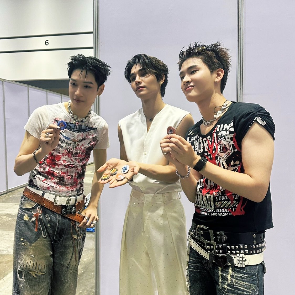 แชมเปญ 🥂 tweet media