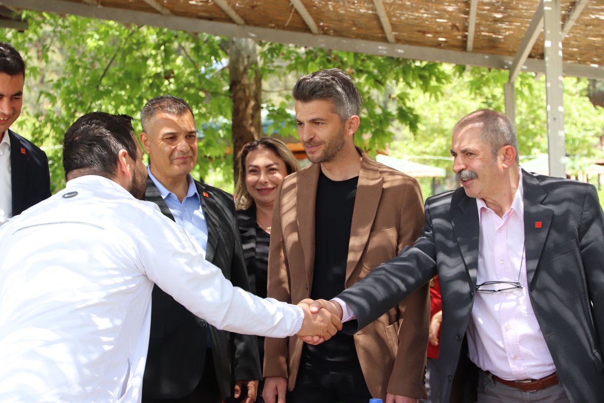 chpermenek's tweet photo. Etmemek’te çarşıda, pazarda, tarlada, parkta, sokakta…
Vatandaşımızın olduğu her yerdeyiz.
#Sahadayız #Ermenek #Güneyyurt https://t.co/QF9YPc8ylQ
