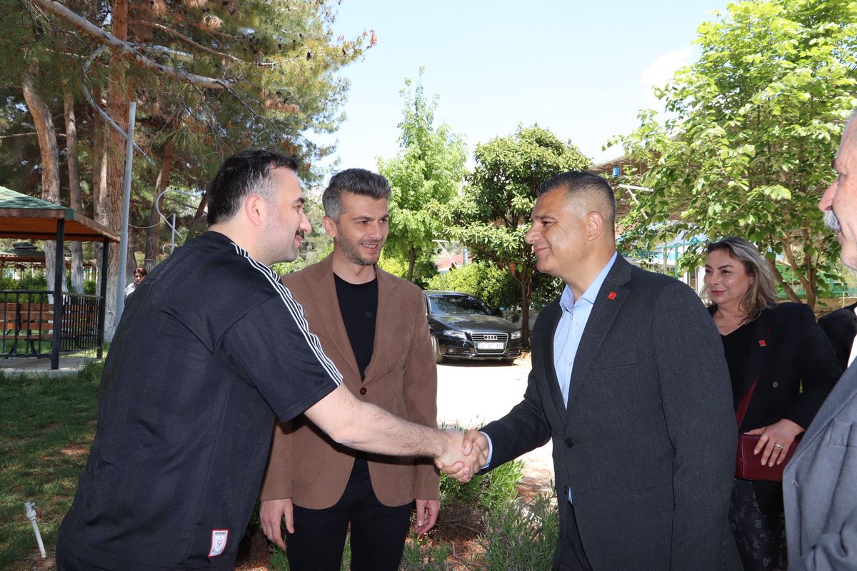 chpermenek's tweet photo. Etmemek’te çarşıda, pazarda, tarlada, parkta, sokakta…
Vatandaşımızın olduğu her yerdeyiz.
#Sahadayız #Ermenek #Güneyyurt https://t.co/QF9YPc8ylQ