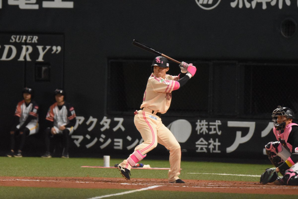 か tweet media