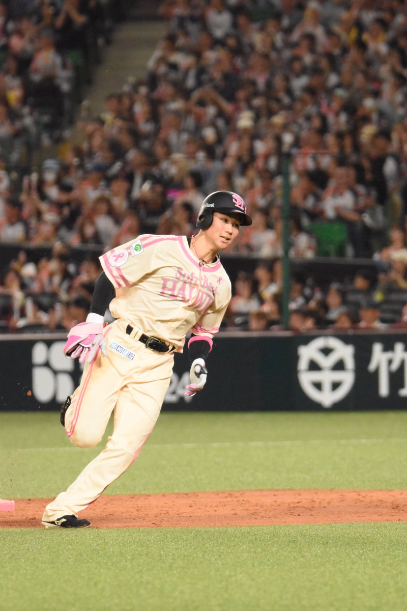 か tweet media