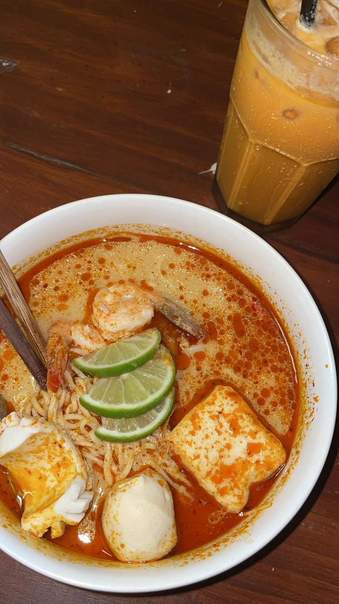 hypelalala's tweet photo. titik ketidakpedean gue tu sbenernya di perut, dannn gue yg biasanya seneng bgt jajan makanan berminyak skrg mulai pindah haluan lg ke makanan yg bener2 sehat no minyak no tepung

kebiasaan buruk gue yg bikin perut guee juga makin buncittt arghhh pake baju apa2 jd kureng😖😖 https://t.co/h2nIhlri5L