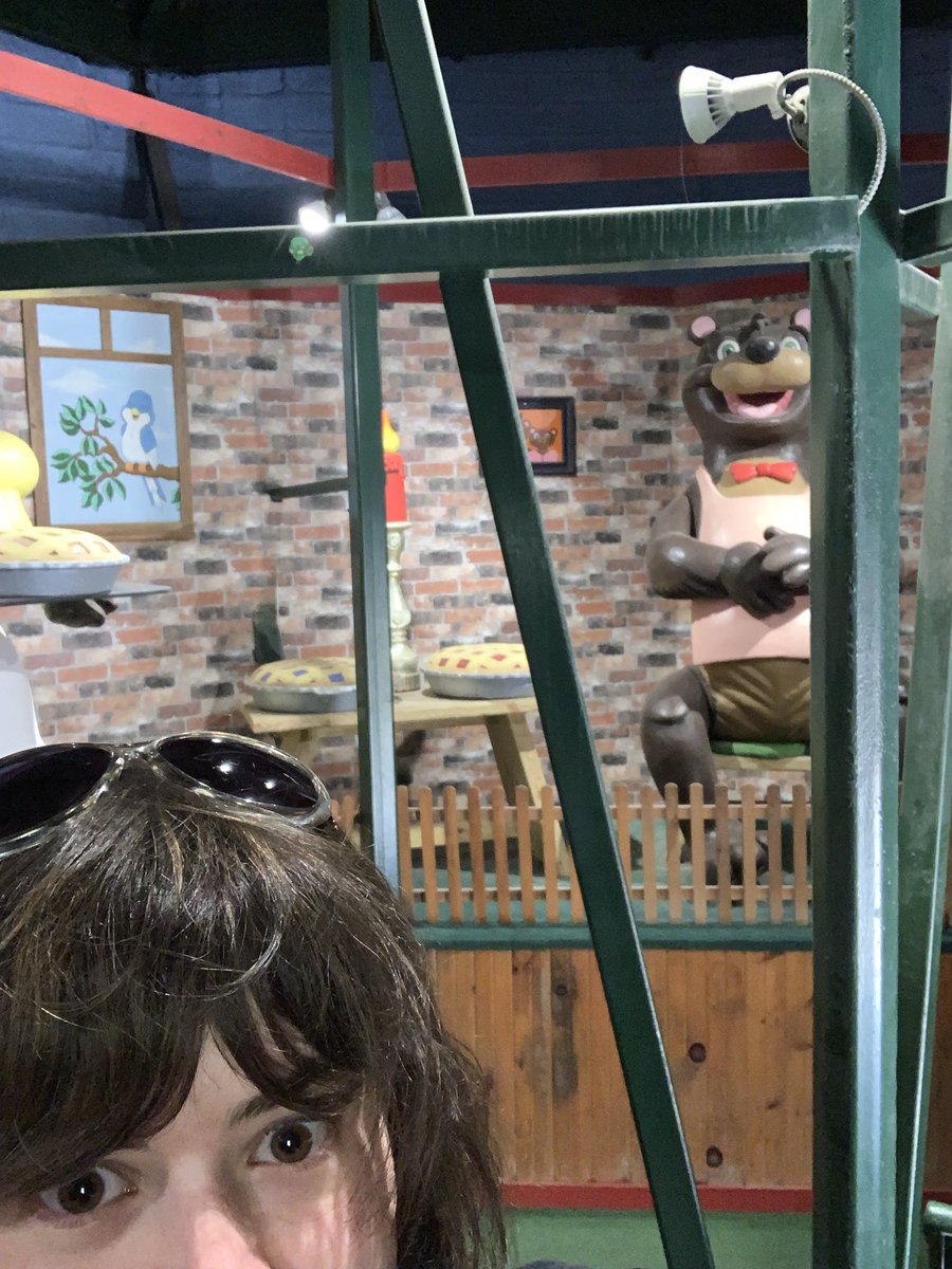 eemmathornee's tweet photo. ermm he’s right behind me isn’t he… https://t.co/TdLD0aFFNY
