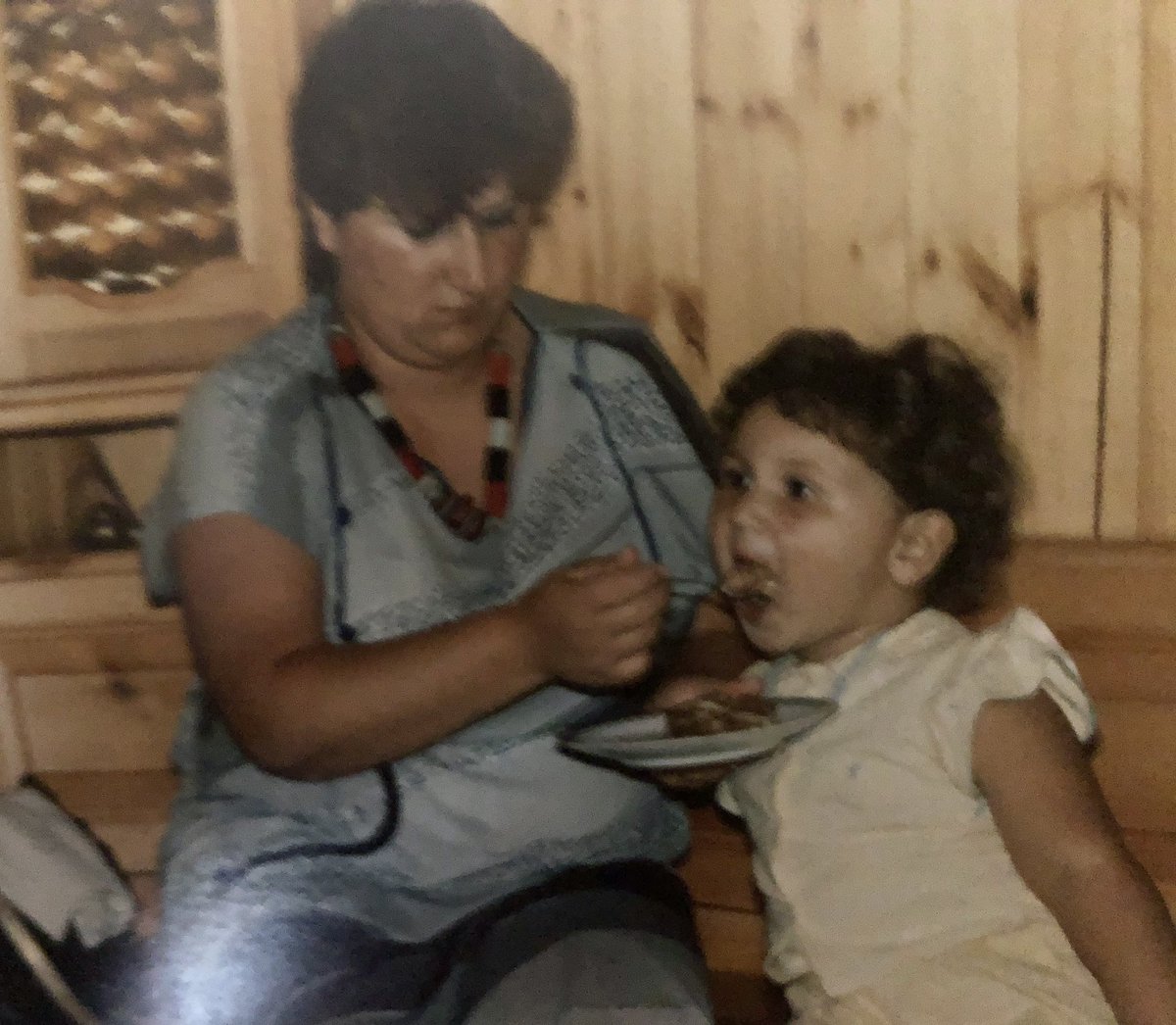 nulladadire83's tweet photo. Le prime volte saranno le più dolorose e oggi fa più male, non posso baciarti, non posso farti il caffè, preparati la Sacher regalarti Poison, ma posso continuare ad amarti sempre e per sempre ma’. 
Auguri alla mia Angie 🩷 https://t.co/88QiaYthLs