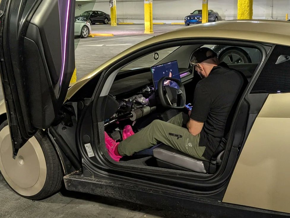 Teslasti Basti tweet media