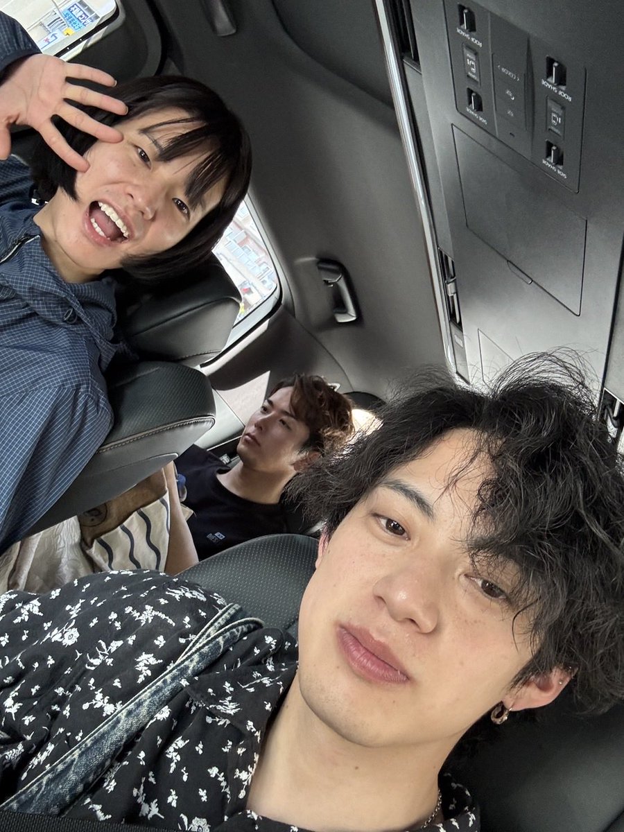 モナキ tweet media