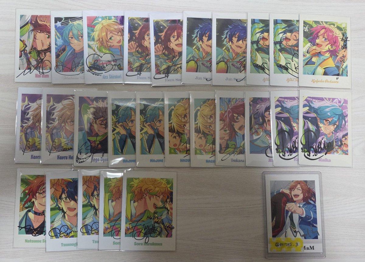 mtors_g's tweet photo. 【交換】あんスタ 10周年 ぱしゃっつ　特典 

譲) 
①周年：真緒 渉 藍良 ★ジュン2 ★茨2 ★ニキ2 こはく ★薫2 晃牙 なずな2 創2 ★司 ★夏目 つむぎ2 宙2 エス ライカ2

②周年：渉 真 日和 ★燐音 ★凛月 つむぎ 宙

求  ↓　

(お声かけは↓のポストにお願いします) https://t.co/JezlHSCq5E