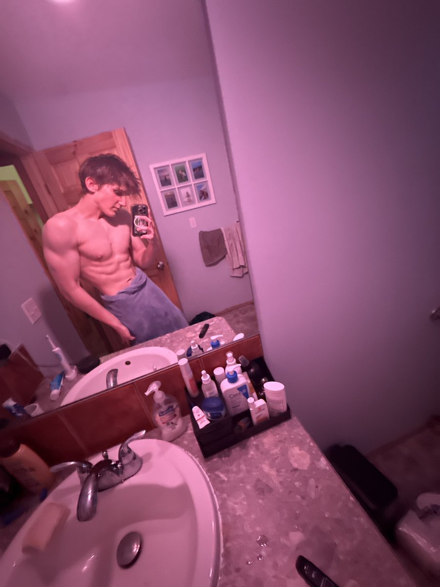 Carson9ufe's tweet photo. mommys and sluts dm me https://t.co/vQkwwqv9Xa
