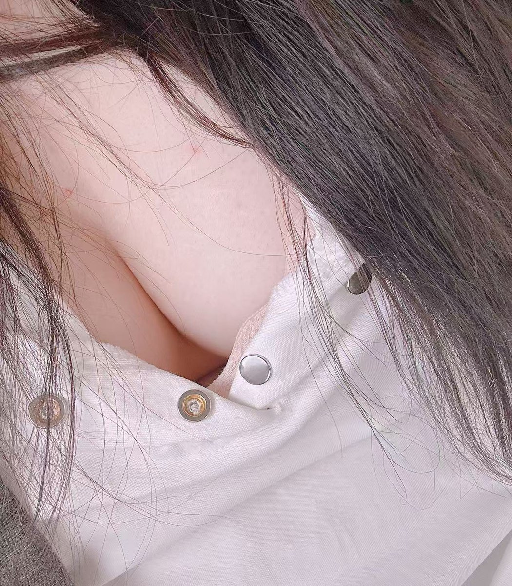 TheMidnight_x's tweet photo. 骚逼张露萍 https://t.co/0kzLC6rlmP
