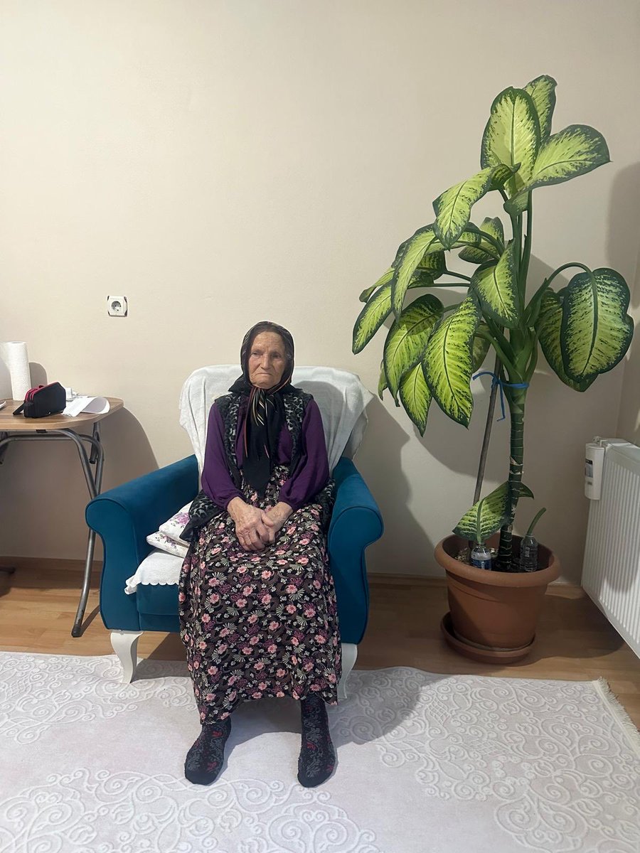 abdullahkhrmn28's tweet photo. Cennet annelerin ayaklarının altındadır.
Gecesini gündüzüne katarak, bizlere her türlü fedakarlığı karşılıksız yapan, hayatımızın doğumdan ölüme her anında varlıklarıyla onurlandığımız, ihtiyacımız olduğunda hiçbir fedakarlıktan kaçınmayan,
Sevgilerin en büyüğünü hak eden, insan https://t.co/ZBO45IL74b