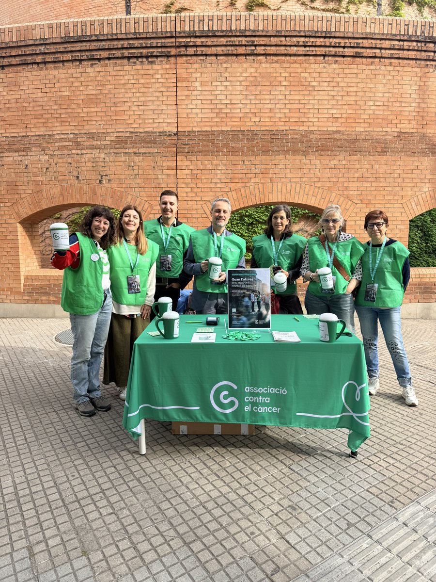 SubGobGirona's tweet photo. Ahir vam participar en la col·lecta anual de l’Associació @ContraCancerGIR amb una parada davant de la Subdelegació.

Desenes de voluntaris han recorregut Girona i milers de gironins han tornat a demostrar la seva solidaritat 💚 https://t.co/1Y0S1Eoa5x