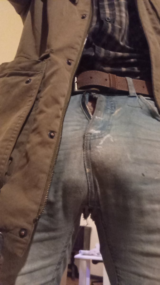JugarBilli's tweet photo. Chaqueta pal frio pero se me rompió el cierre del pantalón puro frío en los pendejos.

#jeans #paquete #bulto https://t.co/WWq6HD1ODS