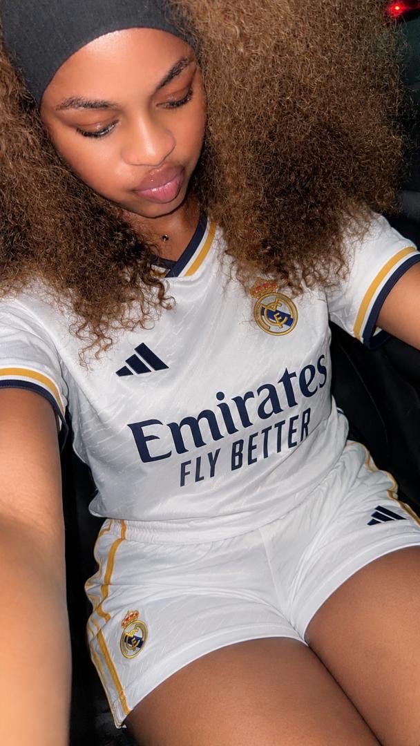 Irenelove55's tweet photo. Barcelone vs Real Madrid : 

Donnez le score exact en faveur de Real Madrid + le nom du premier buteur et tentez de gagner 100$. 10 premiers gagnants chacun aura 100$.
Condition : me suivre sur @irenelove55 , likez et retweetez pr être éligible.
Fin challenge  à 20h00 de Yaoundé. https://t.co/omReQf2Qxt