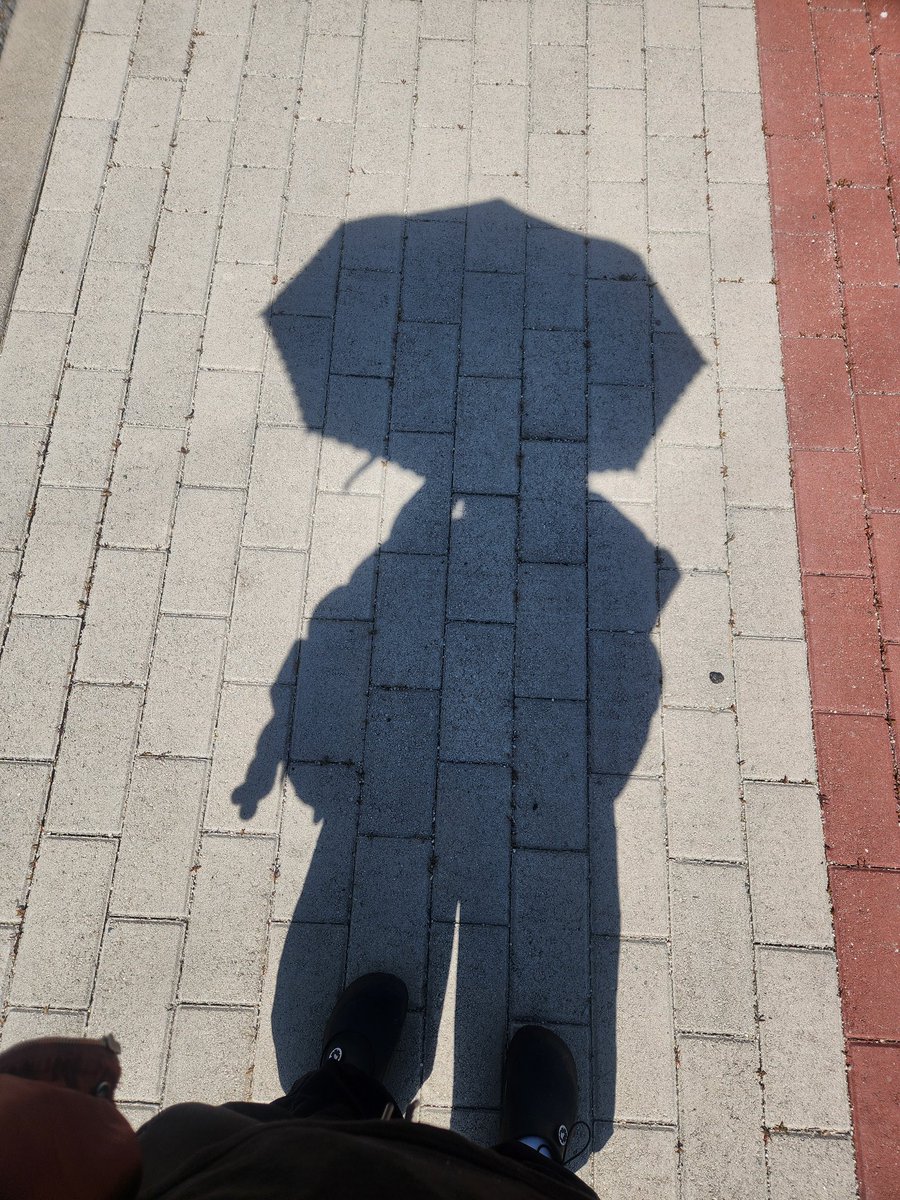 minjiswan's tweet photo. 양산없인못살아😃 https://t.co/rkJFvbahaz