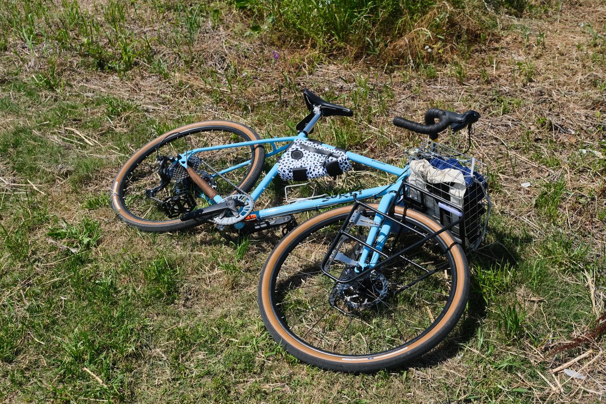 matsumo613's tweet photo. 購入から半年、ハンドルバーとシートポスト変えて初めてのポタリング
NITTO×Bluelug All road bar plus
NITTO S65

フィニッシュテープは持ち合わせのビニルテープ…🫪
#surly #preamble #nitto https://t.co/MGsf8OZDuY