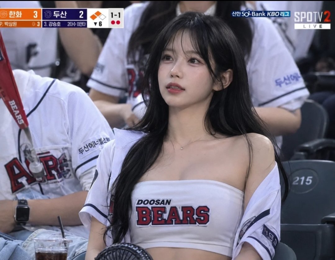 刷到好多这样的，最近都流行这样拍了吗？？ https://t.co/6m03pWG20V