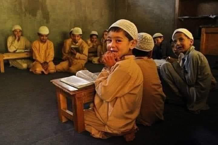 AdelAliBinAli's tweet photo. علّموا أوْلادكم القُرآن ، و القُرآن سيُعلمهم كلّ شيء ..💛 https://t.co/xDLo8zJ0PB
