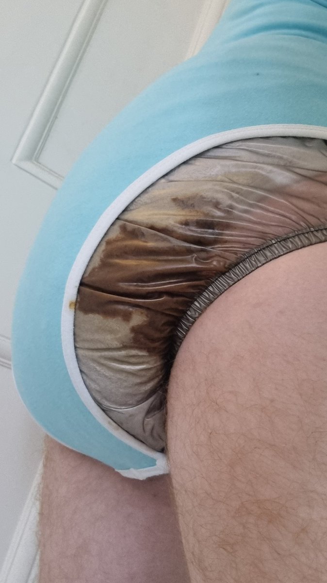 curiousdluk's tweet photo. Had a bit of a leak 😳 fortunately my plastic pants kept it mostly contained 😅🙈 https://t.co/L3yzbuJQ4a