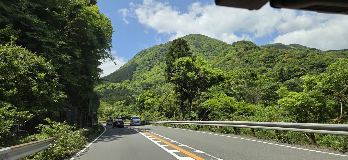 ue0d6's tweet photo. 昨日結局GGが眠すぎてクラブは無理と言い断念したが、今日は彼女の運転で箱根まできて充実してる https://t.co/Nh0HxXT0xq